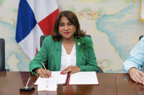 Rectora de la UTP, Dra. Ángela Laguna Caicedo.