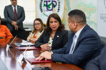 Firma de convenio.