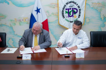 Por la UTP firmó el Dr. Omar Aizpurúa, como rector y por TMA, S.A, su pdte. y dir. Gral., Ing. Jaime Fernández.