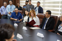 La Mgtr. Teresa Rowe, Directora Nacional de Extensión de la UTP, leyó el convenio. La Mgtr. Teresa Rowe, Directora Nacional de Extensión de la UTP, leyó el convenio.