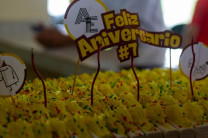 El convivio finalizó con un festejo de aniversario, que incluyó piñata, canto de cumpleaños y brindis, acompañado de un mensaje de agradecimiento por parte de los organizadores.