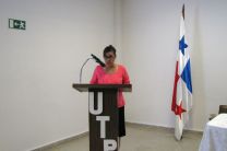 Coordinadora de la FISC Magìster Yariela Quiel en la conferencia.
