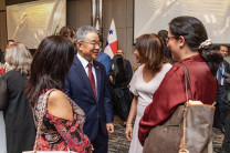 La Dra. Laguna junto al embajador coreano. La Dra. Laguna junto al embajador coreano.