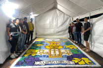 Por tercer año consecutivo, los estudiantes colaboraron en la elaboración de dos alfombras, sumándose a esta importante celebración que forma parte del patrimonio cultural veragüense.
