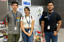 Los estudiantes apoyaron en la recolección de cremas en supermercados de la ciudad de Santiago de Veraguas.