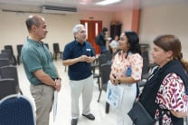 La Dra. Marina Arrieta, mantuvo conversaciones con estudiantes y docentes del Centro Regional de Azuero. También sostuvo conversaciones con el Dr. Gabriel Ascanio y el Dr. Gerardo Ruiz, ambos de la Universidad Nacional Autónoma de México, quienes asistieron a dos (2) días del Congreso con la intención de verificar la posibilidad de realizar el IV Congreso Iberoamericano de Instrumentación y Ciencias Aplicadas-SOMI en nuestro país. Se conversó sobre oportunidad de colaboración entre la UNAM, UPM y UTP. 