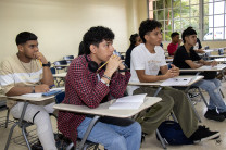 Al Edificio No.1 del Campus Central VLS, asistieron más de 400 estudiantes de colegios oficiales.