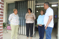 Delegación de la FISC Coclé realizando entrega en Casa Hogar 