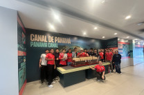 Dentro de la esclusa del Canal de Panamá.