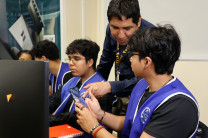 Profesor Julián Velásquez, coordinador de esta iniciativa. Profesor Julián Velásquez, docente de la FISC y coordinador de esta iniciativa.