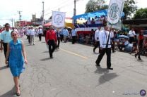 Comunidad universitaria participa en los desfiles patrios.