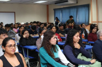 Estudiantes, docentes y personal administrativo participaron en el conversatorio “Detrás del título: las batallas que no se ven en la foto de graduación”