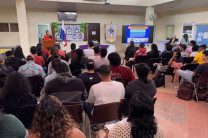 Dra. Lineth Alaín de Meier, directora del Centro Regional de Panamá Oeste, da las palabras de bienvenida. 