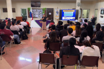 Dra. Laura Villegas y la Lic. Diana Agames, panelistas del Taller de Economía plateada 