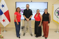 El facilitador de este taller, Abdiel Ledezma junto a directivos de la DGRH.