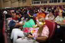 Más de 200 personas, entre secretarias y asistentes participaron del festejo.
