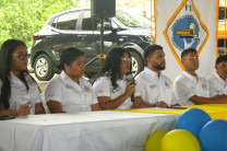 Dinámica de conferencia de prensa para responder preguntas.
