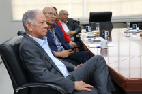 El Rector Encargado de la UTP, Ing. Angelino Harris, junto a decanos.