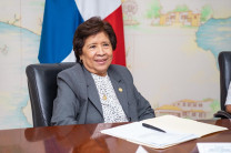 La Mgtr. Esmeralda Hernández, Vicerrectora Administrativa de la UTP.