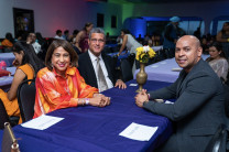 La Dra. Ángela Laguna junto a autoridades universitarias. La Dra. Ángela Laguna junto a autoridades universitarias.