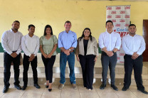 Dr. Francisco Arango junto con los estudiantes investigadores.