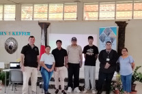 Dr. Francisco Arango, Lic. Emily Ortíz, estudiantes de la UTP y Lic. Elvia Martínez.