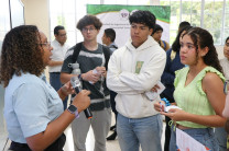 DRI brinda información Los estudiantes pudieron hacer sus consultas para conocer más de la convocatoria.
