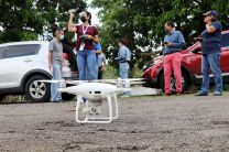 Los facilitadores participaron en la etapa de conocimiento sobre los componentes del dron.