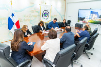 Presentación de las autoridades. Autoridades de la UTP y del Patronato del Parque Natural Metropolitano durante la firma del convenio de cooperación institucional