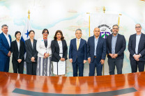 Foto oficial de la delegación diplomática coreana y las autoridades de la UTP tras la exitosa jornada de trabajo en el Campus Central.