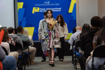 Esta actividad también fomenta el compromiso con el medio ambiente y la innovación creativa.