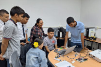 Durante el seminario-taller de Arduino.