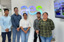 Durante la visita a las instalaciones en AES en el parque eólico 