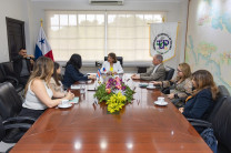 En la reunión con la embajadora de Costa Rica se hablo de la posibilidad de cooperar en actividades que se hagan en ambos países con estudiantes universitarios