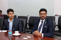 Dr. Sumit Seth, embajador de India en Panamá (derecha de la imagen).
