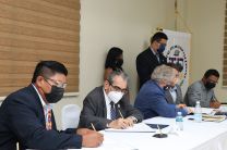 Alcaldes y autoridades universitarias firman Acta de Entendimiento.