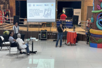Estudiantes Julissa Ábrego y Abel Pérez, del Centro Regional de Panamá Oeste presentan proyectos de Innovación Social. 