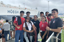 En las esclusas del Canal de Panamá.  