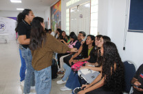 Jóvenes en los talleres.