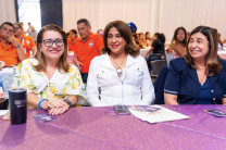 La Dra. Laguna junto a vicerrectoras.