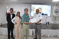 Entrega de certificados al consultor japonés, Dr. Shoji Kusunoki