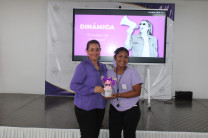 Entrega de agasajos.