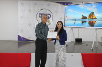 Entrega de certificado de participación.