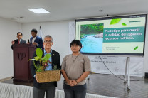 Entrega de regalos simbólicos 