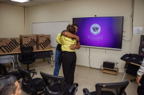 Apoyando el desarrollo profesional de los estudiantes se entregaron computadoras de alto rendimiento al Centro Regional de Bocas del Toro.