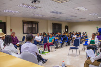 La actividad tuvo como objetivo rendir homenaje a destacados escritores veragüenses, quienes compartieron sus experiencias y parte de sus obras, promoviendo el valor de la literatura y la identidad cultural de la provincia.