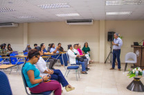El ingeniero Abdiel Saavedra se dirige al público.