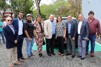 Dr. Omar Aizpurúa, rector de la UTP, junto a asistentes del evento.