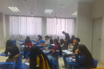 Estudiantes de duodécimo refuerzan matemáticas con tutores de la UTP.