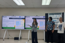 Estudiantes presentan sus proyectos. Estudiantes presentan sus proyectos.